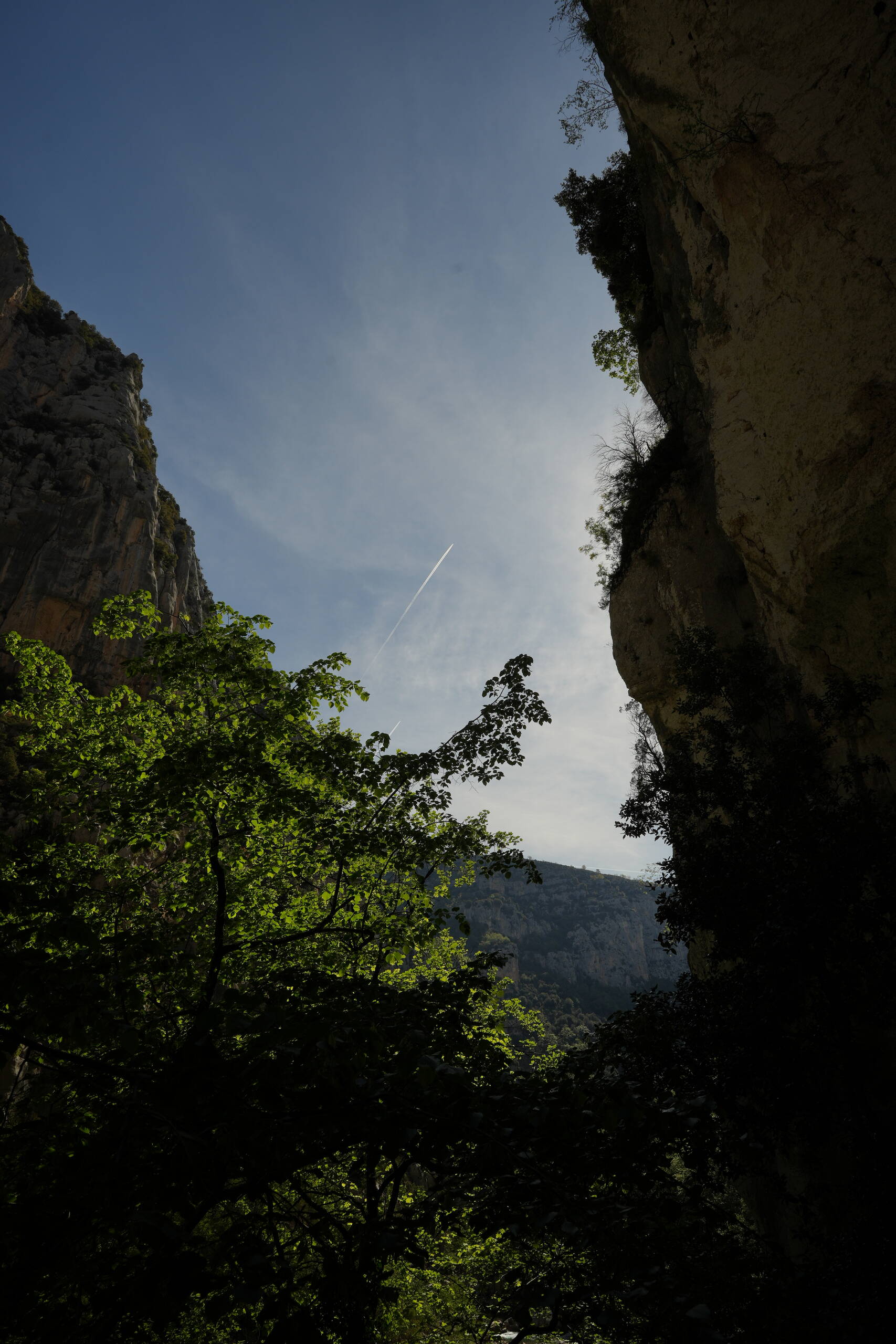 An image of chemtrail.